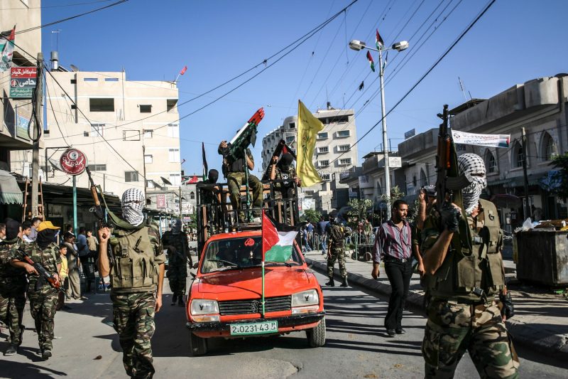 Gazastreifen: Kämpfer der al-Aqsa-Märtyrer-Brigaden marschieren durch Khan Yunis. (c) Simon Klingert